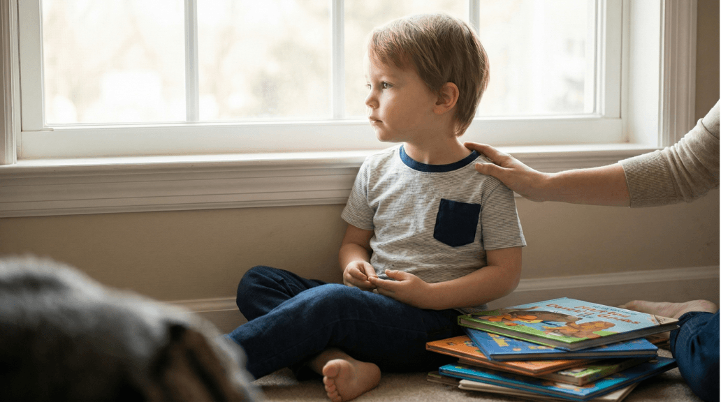 Okres ciszy w nauce języka: dlaczego Twoje dziecko jeszcze nie mówi